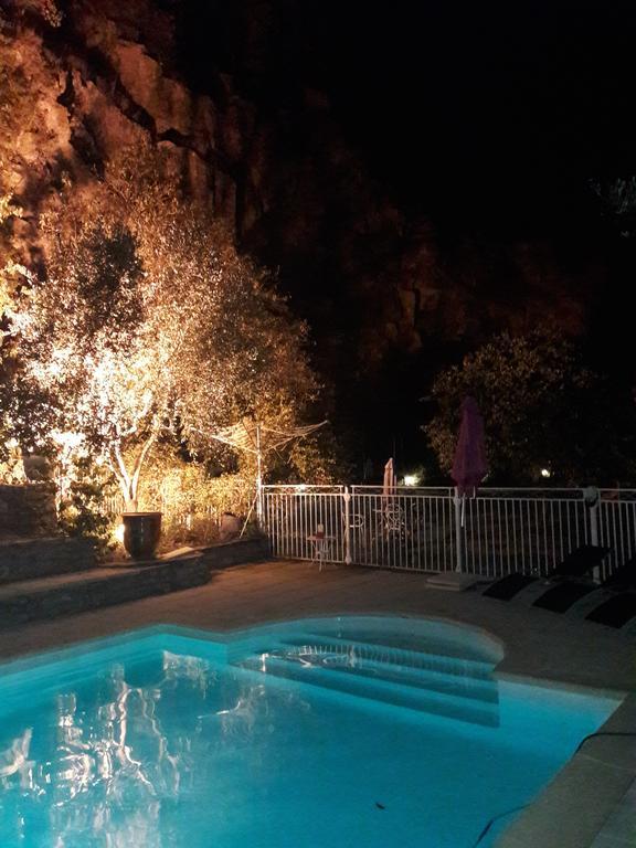 Bed and Breakfast Domaine De La Carriere Sumene Экстерьер фото